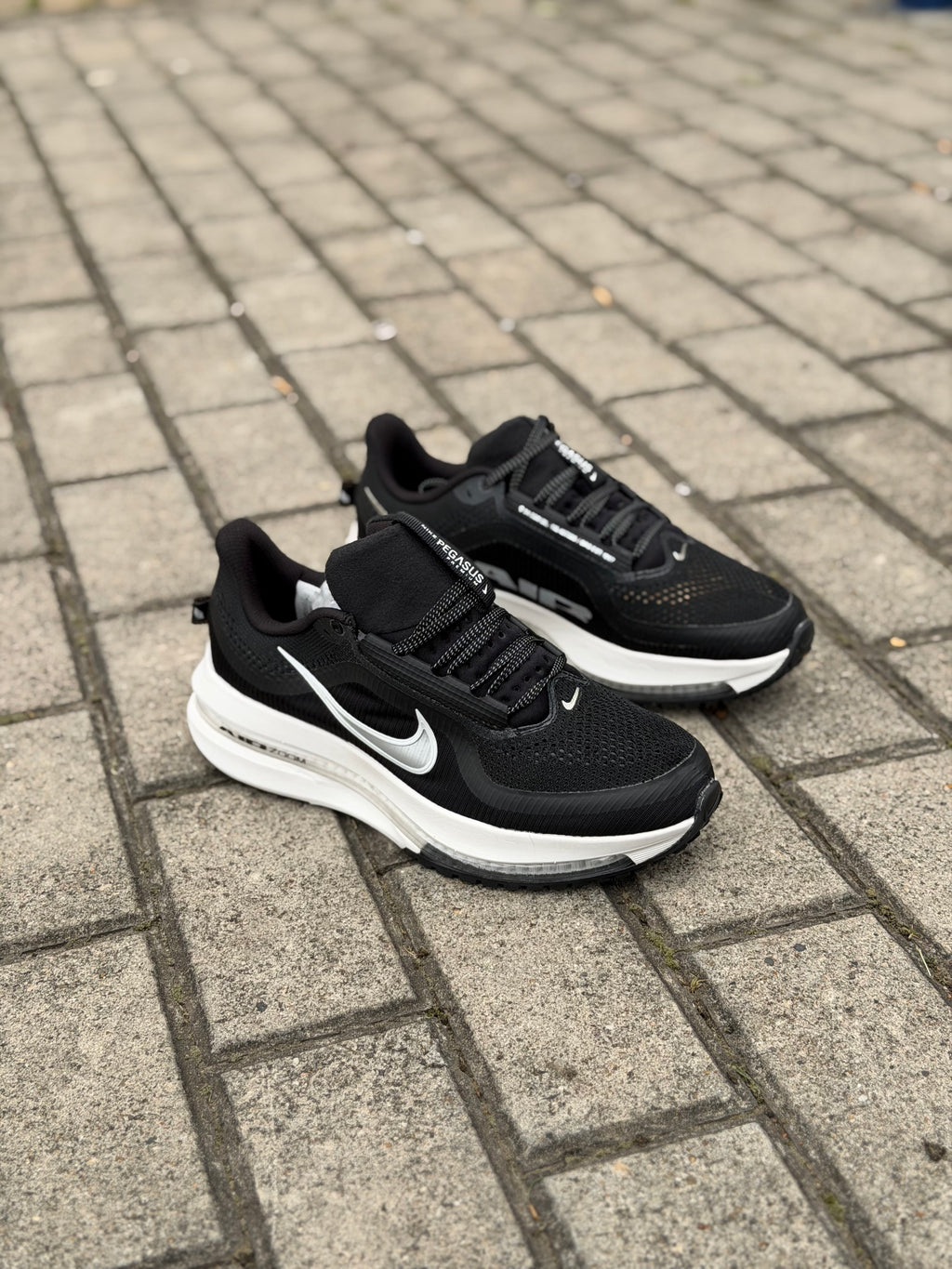NIKE ZOOM RUN