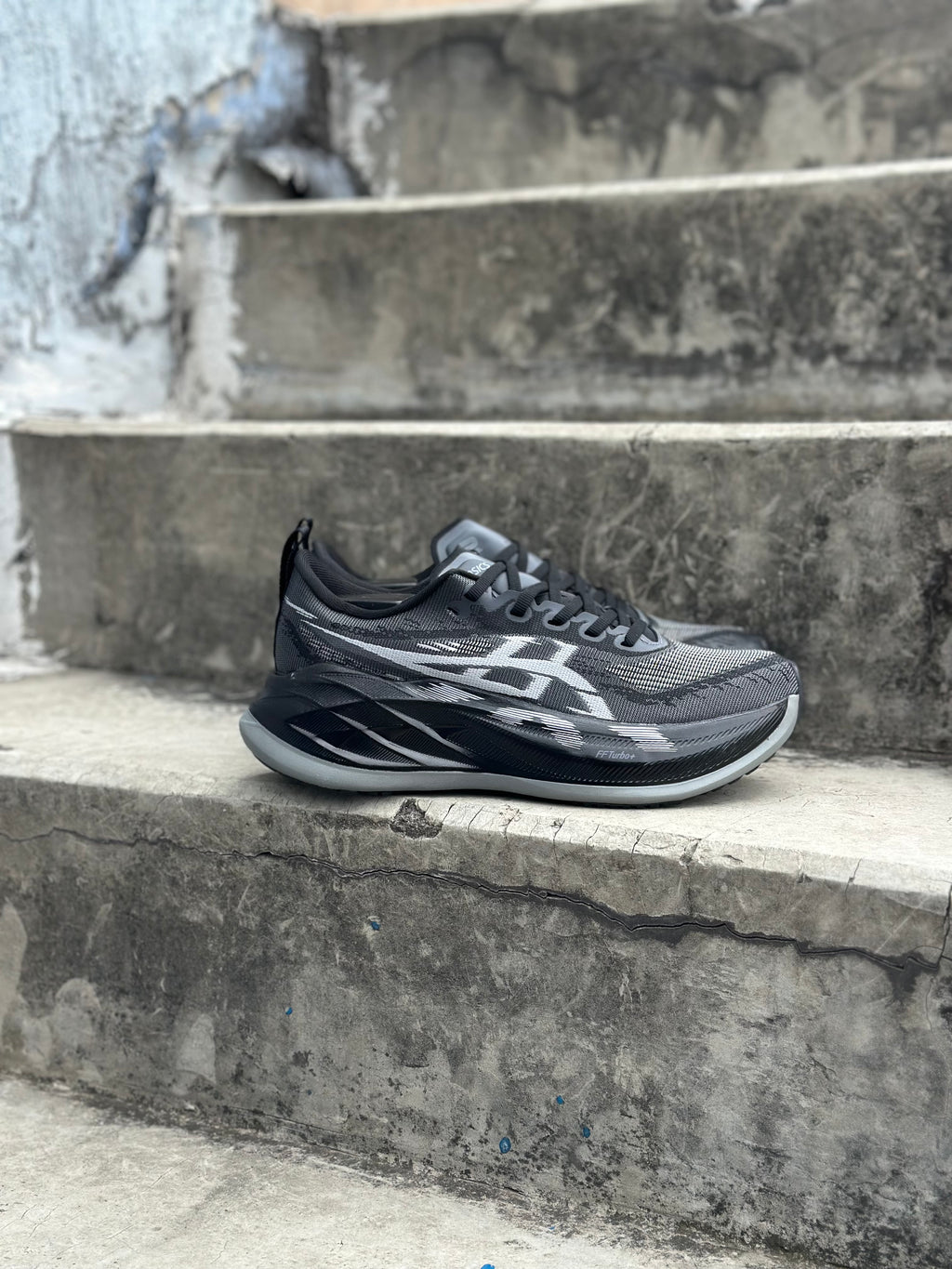ASICS SUPERBLAST 2