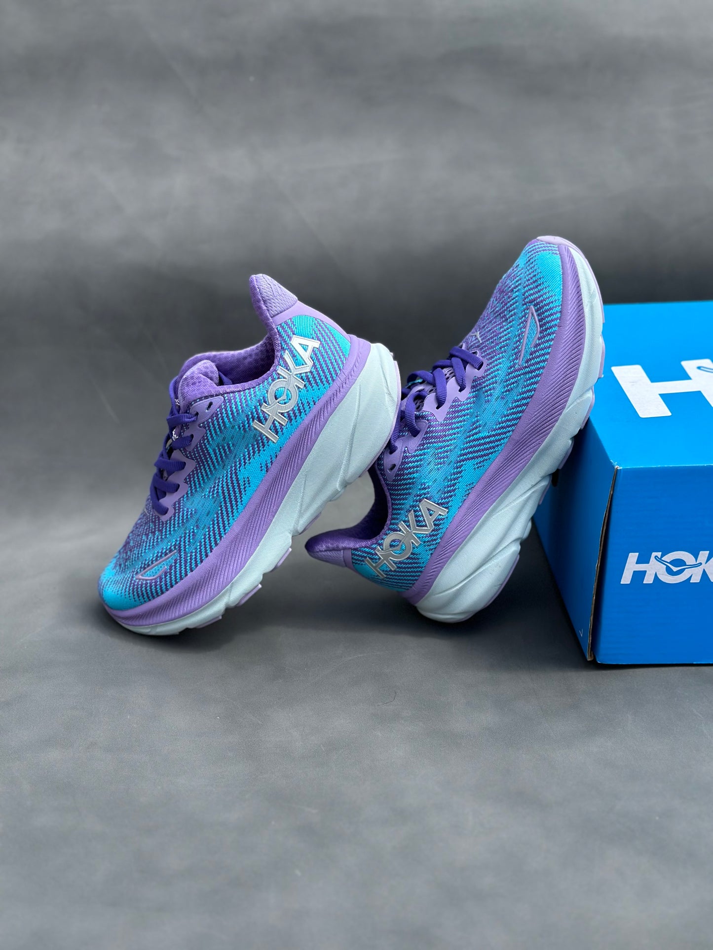 HOKA CLIFTON 9