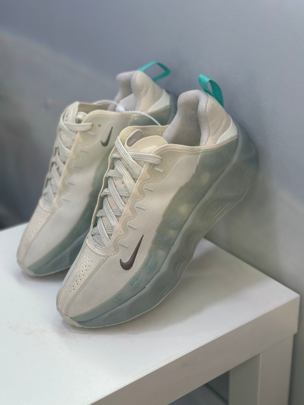 NIKE AVA ROBER