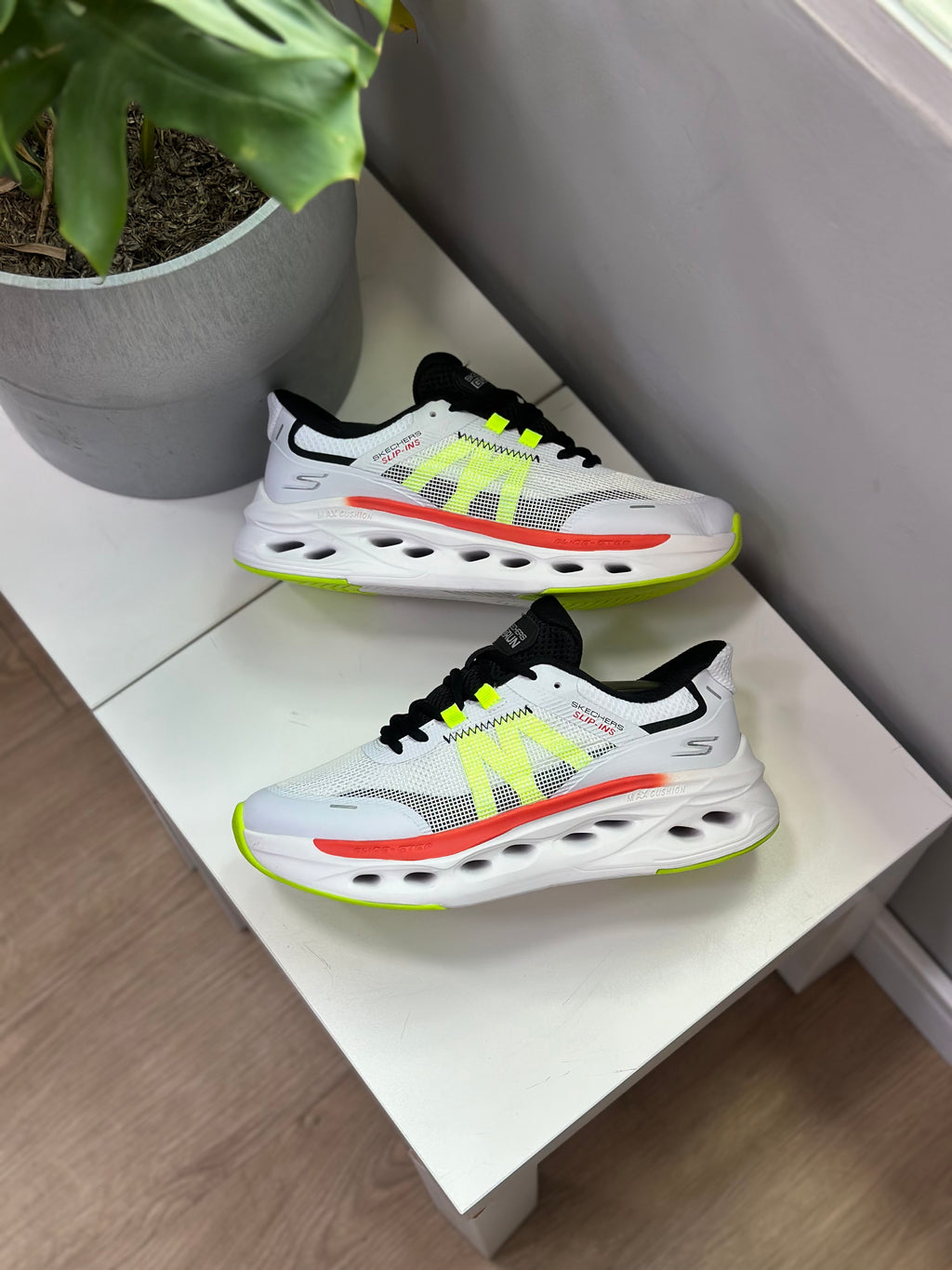SKECHERS SLIP-INS MAX