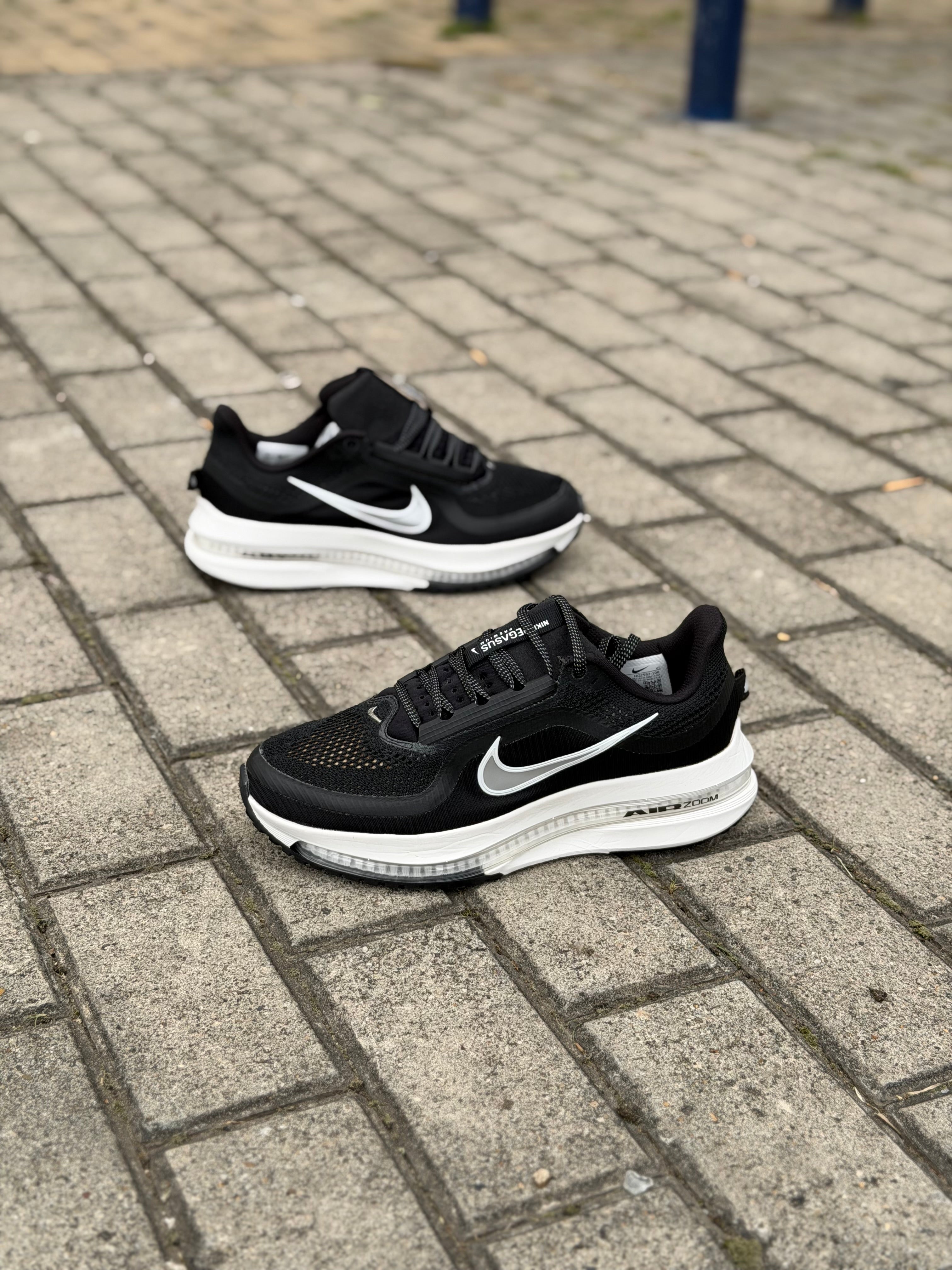 NIKE ZOOM RUN