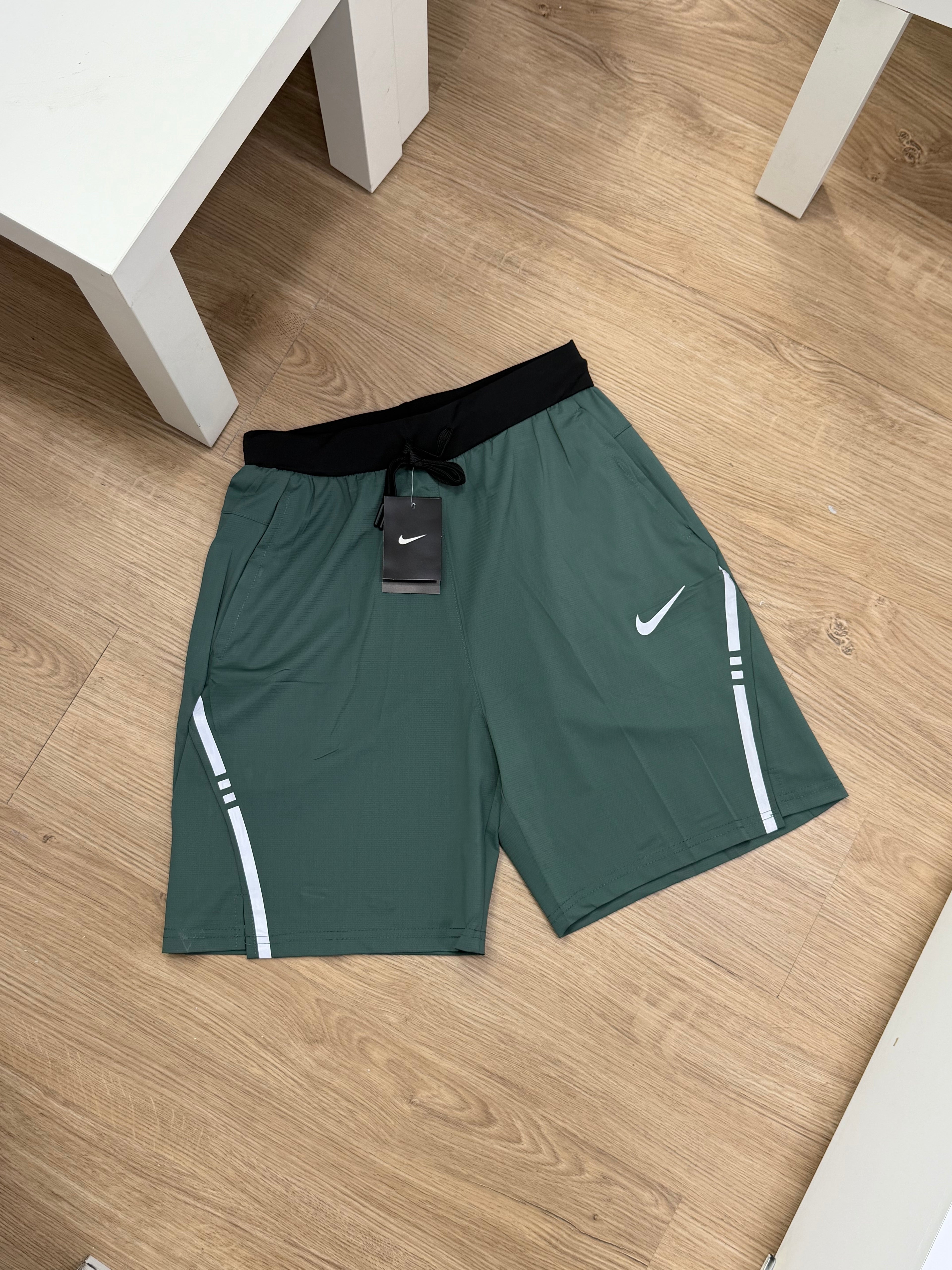 NIKE SHORT SIN LICRA