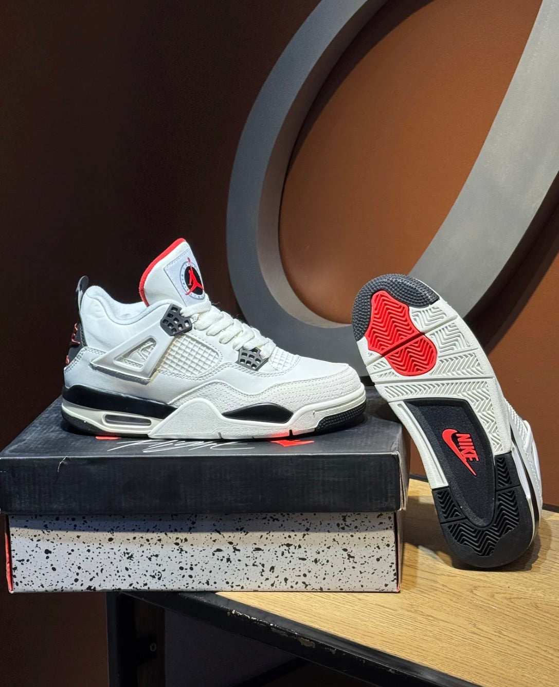 JORDAN RETRO 4