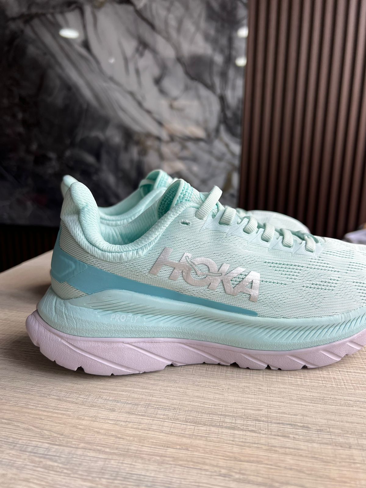 HOKA CLIFTON