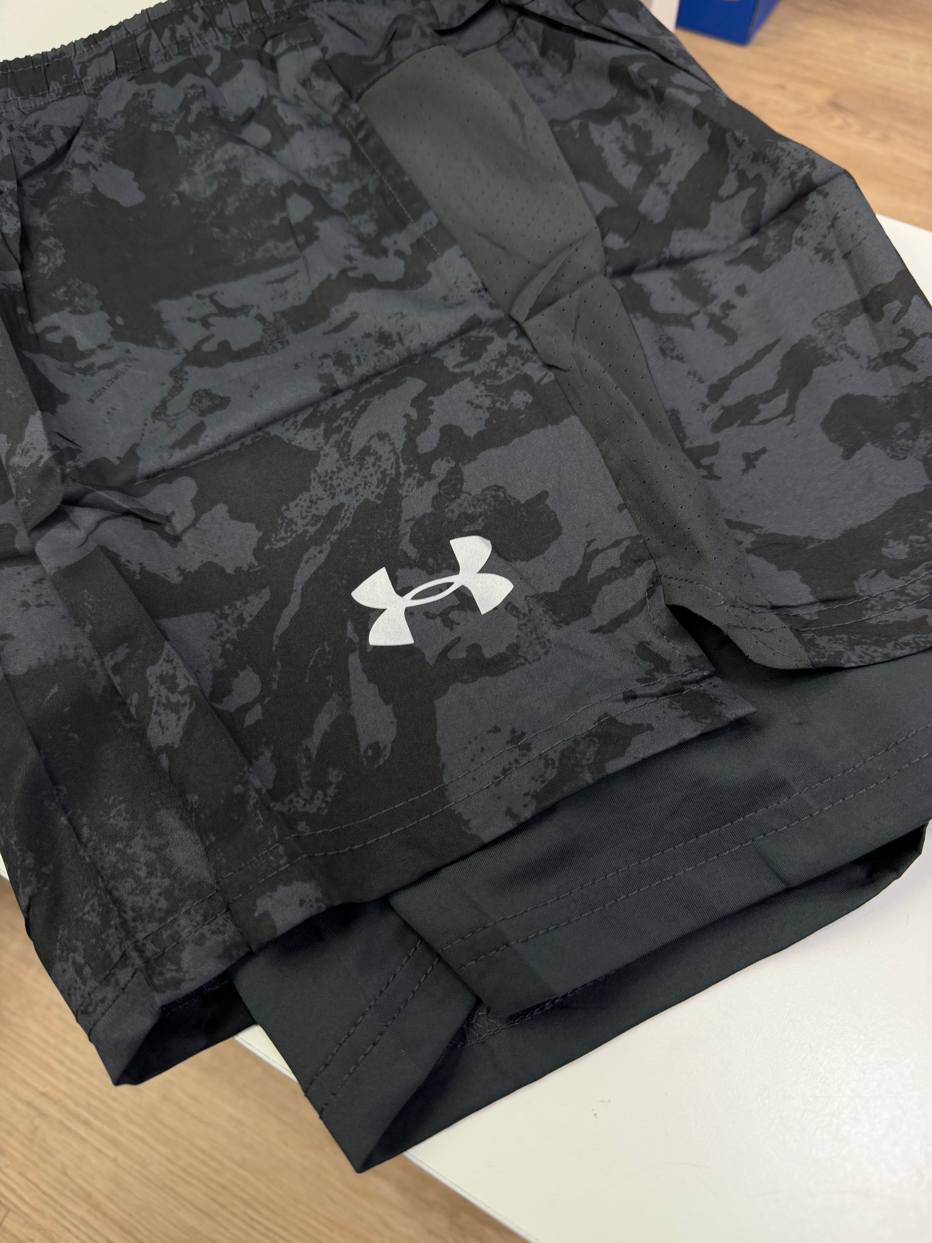 UNDER ARMOUR SHORT