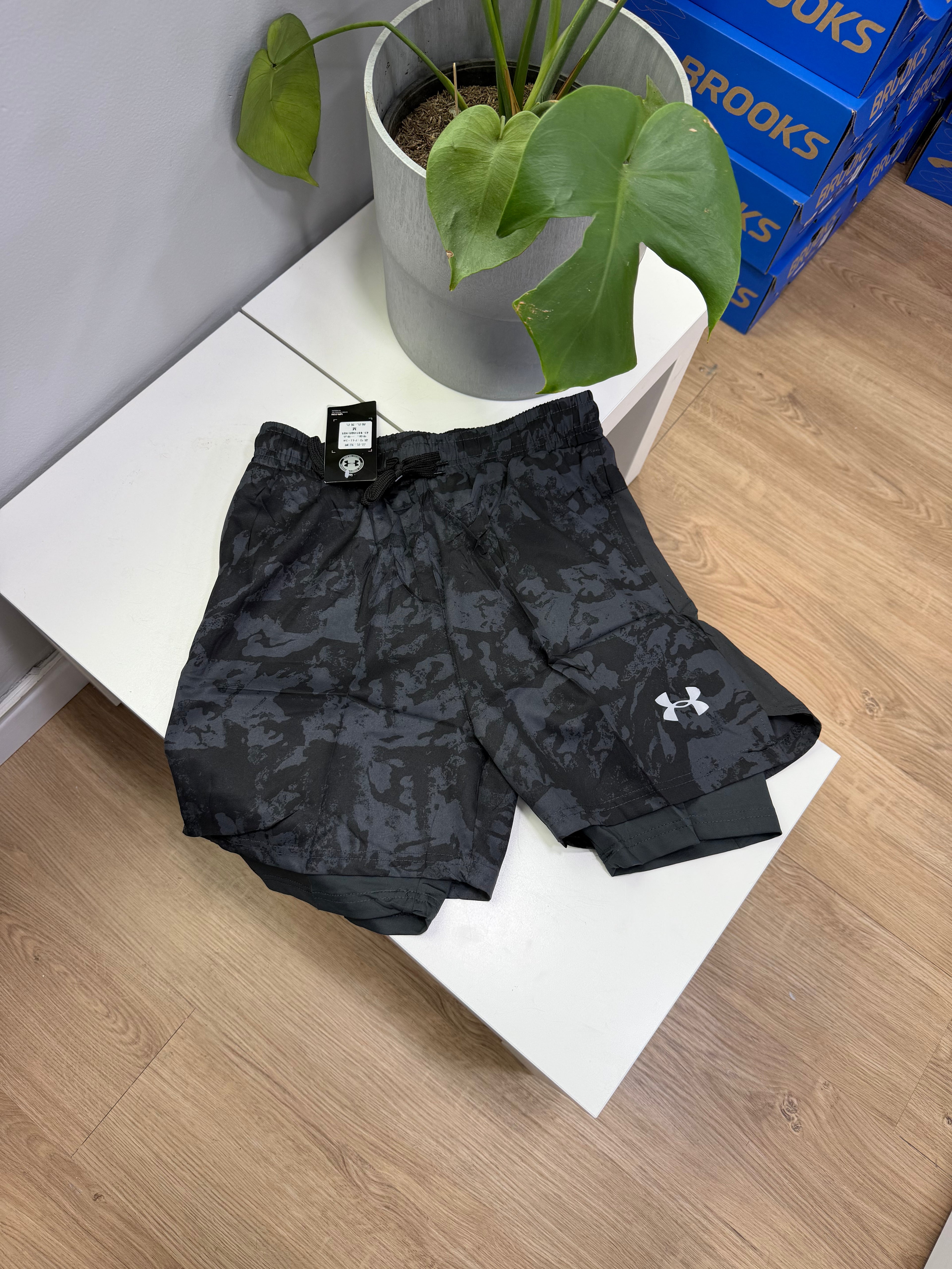 UNDER ARMOUR SHORT