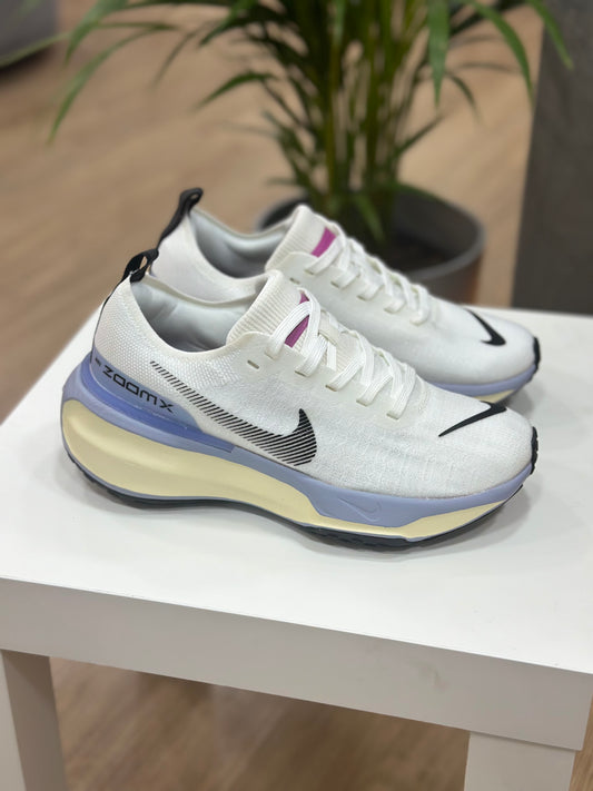 NIKE INVINCIBLE