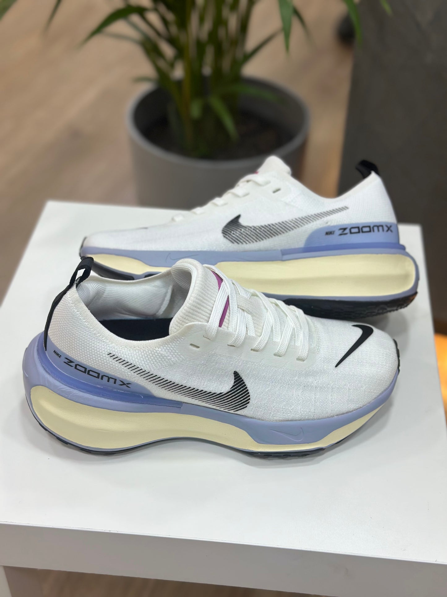 NIKE INVINCIBLE