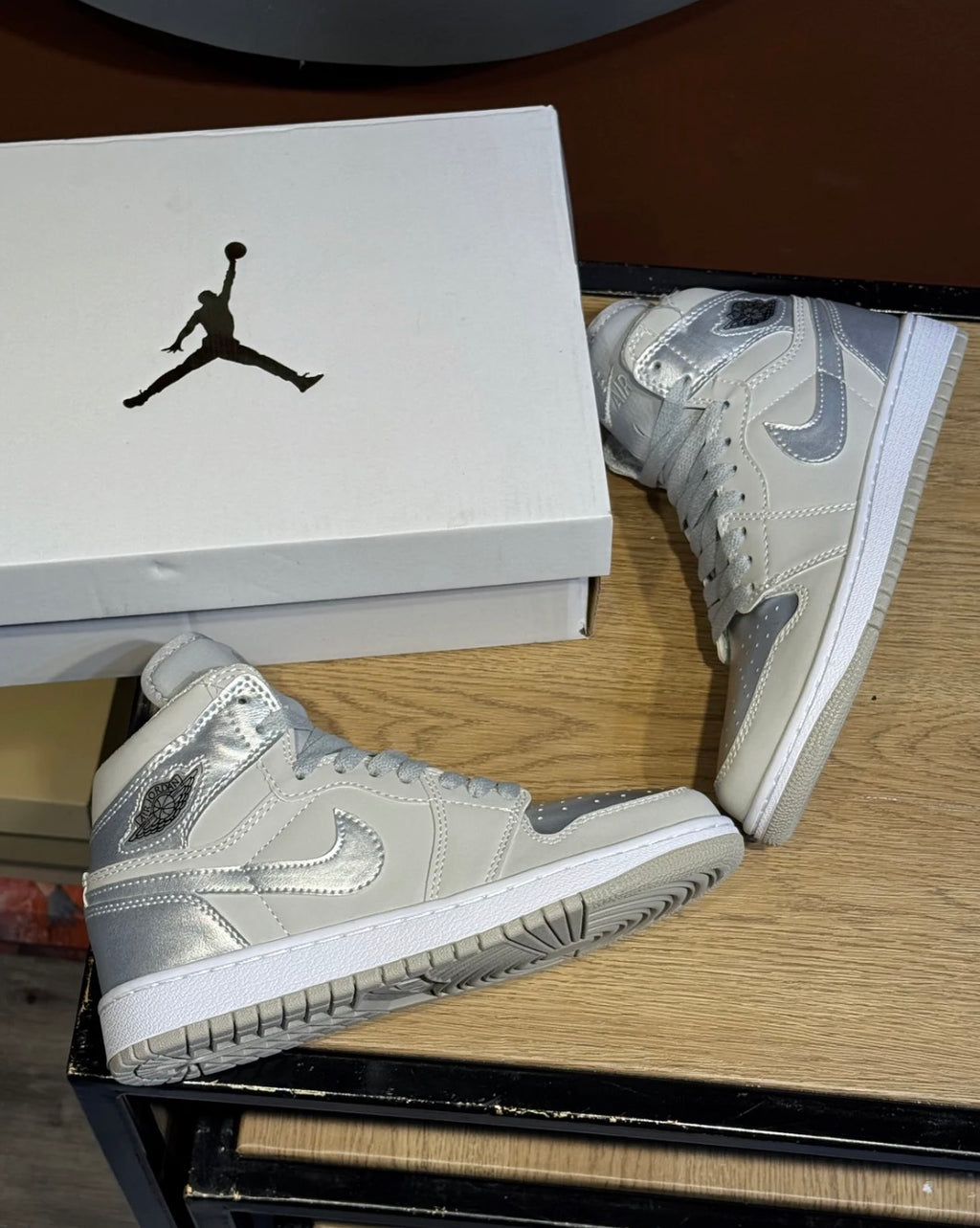 JORDAN RETRO 1 SILVER
