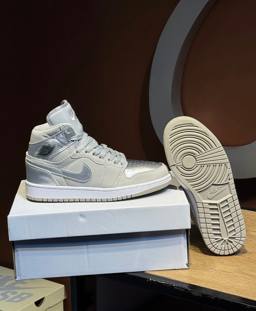 JORDAN RETRO 1 SILVER
