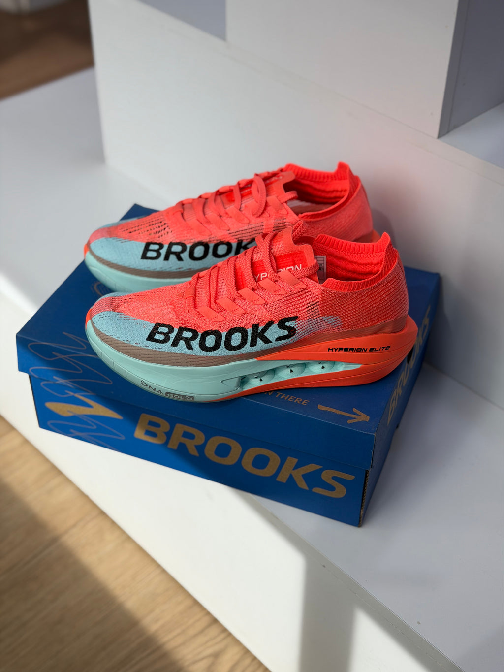 BROOKS HYPERION