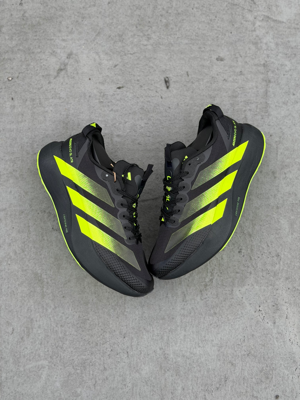 ADIDAS SL NEGRA