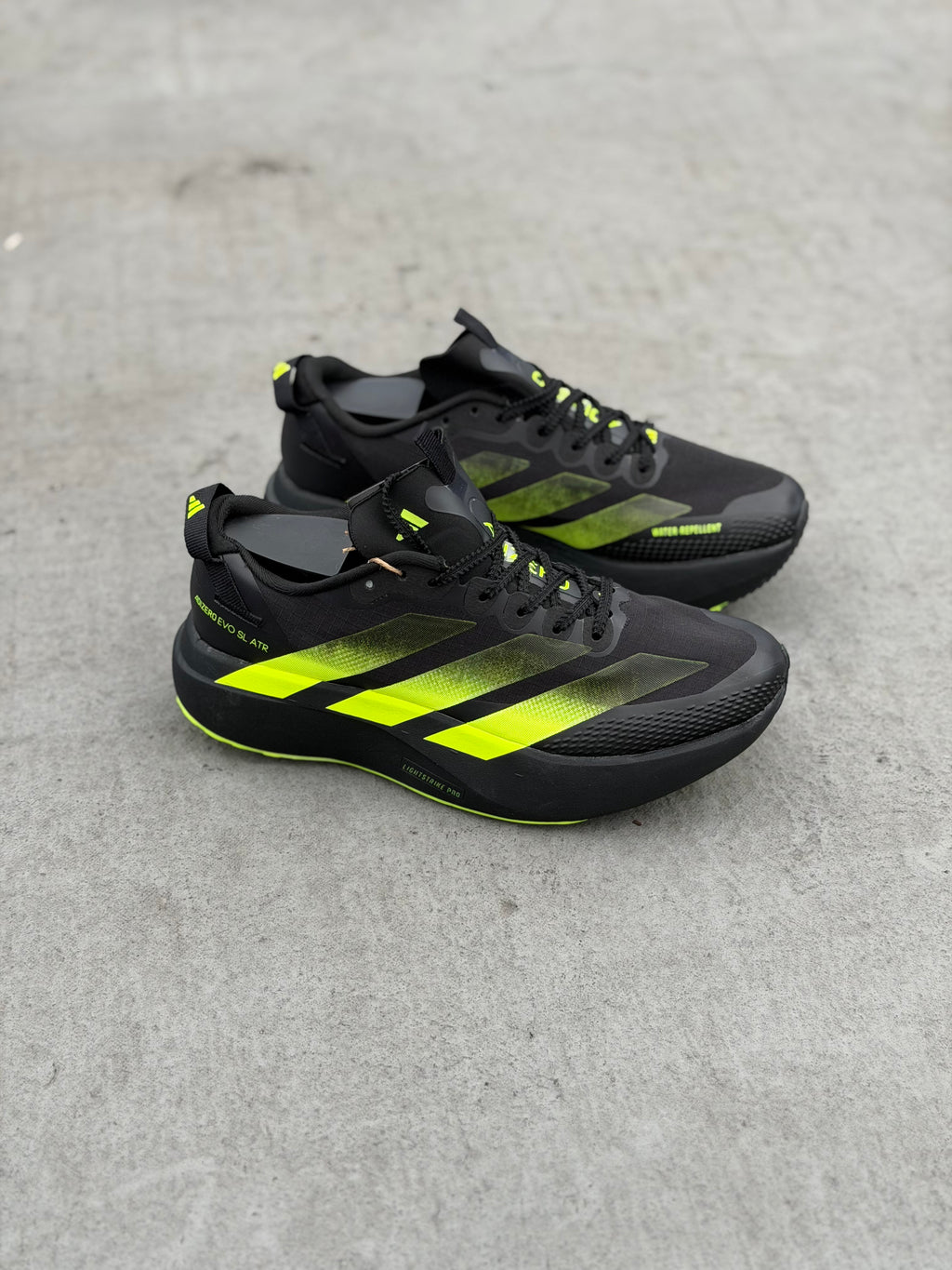 ADIDAS SL NEGRA