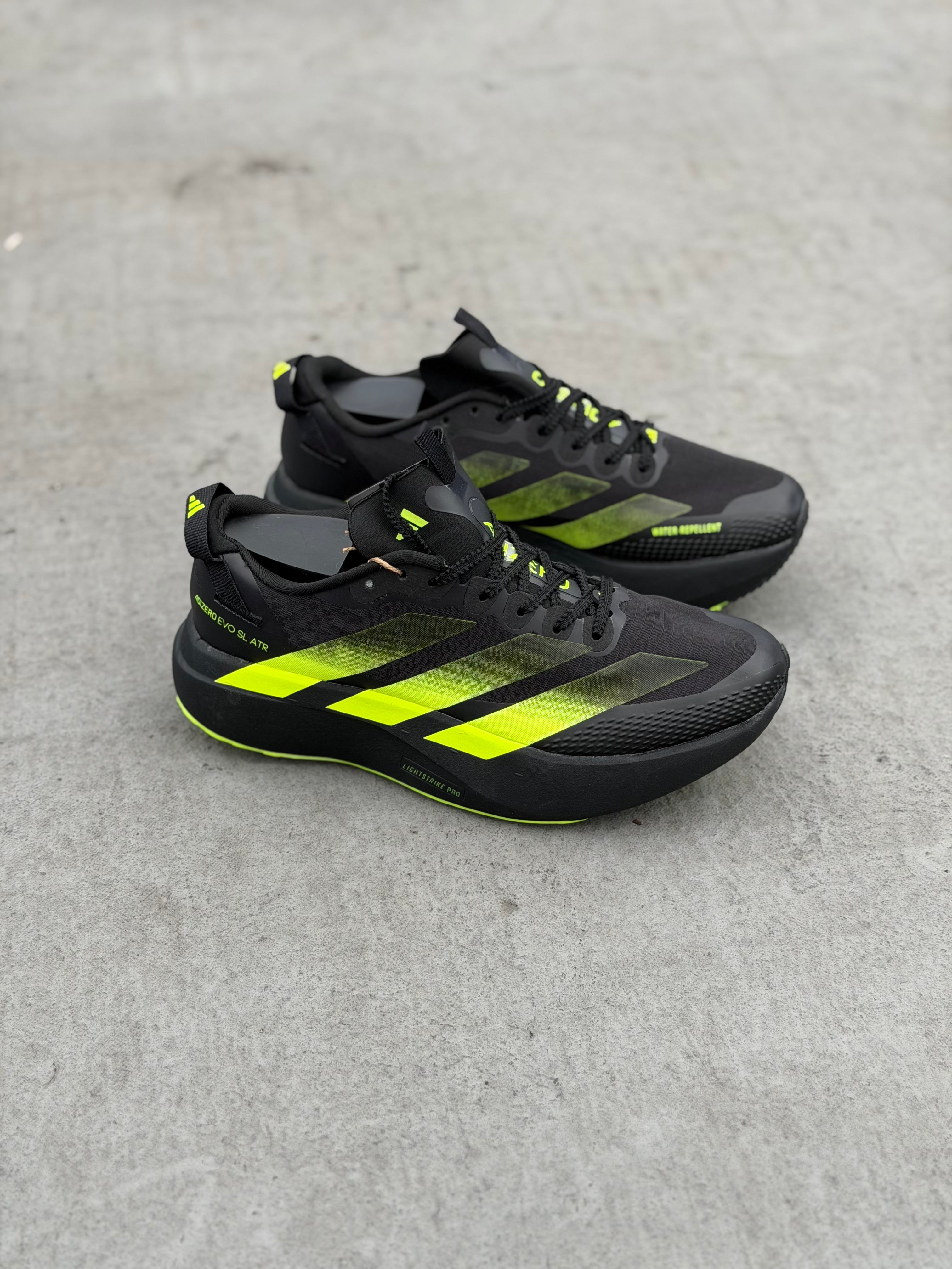 ADIDAS SL NEGRA