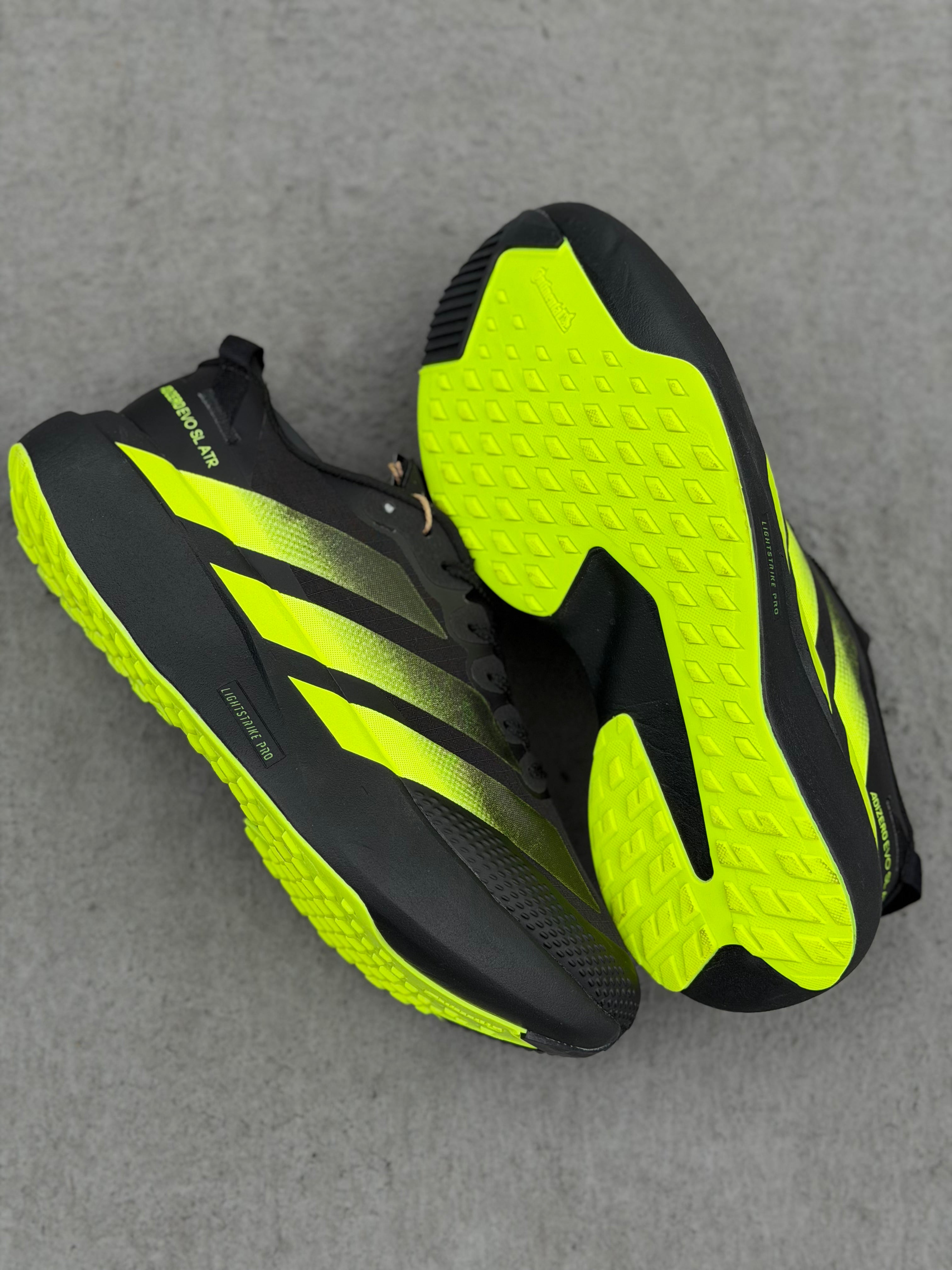 ADIDAS SL NEGRA