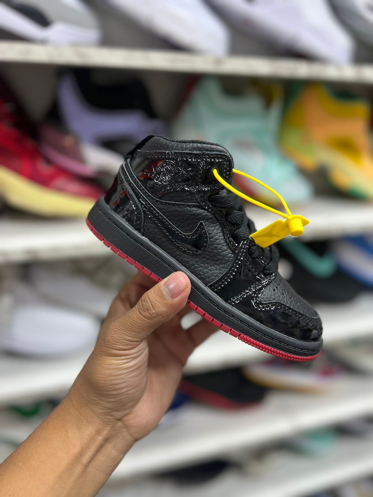 JORDAN AIR RETRO 1 - NEGRO