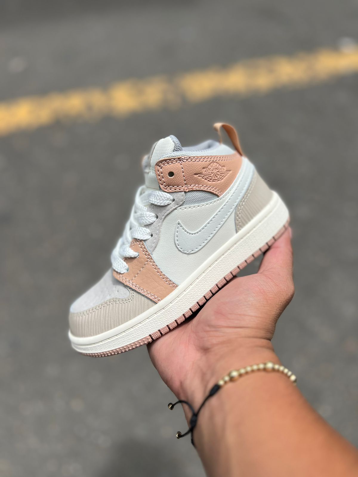 JORDAN AIR RETRO 1  - BEIGE / ROSADO