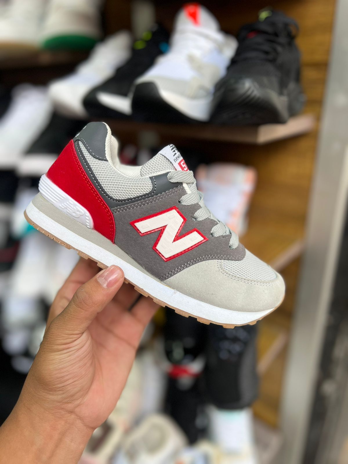 NEW BALANCE -