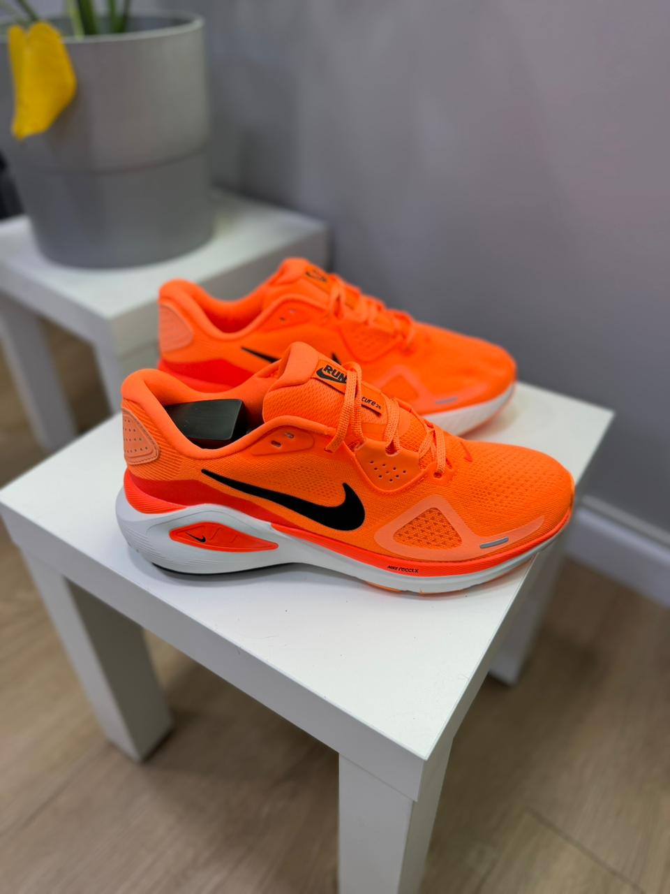 NIKE NARANJA