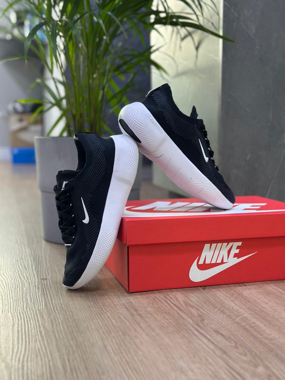 NIKE FREE