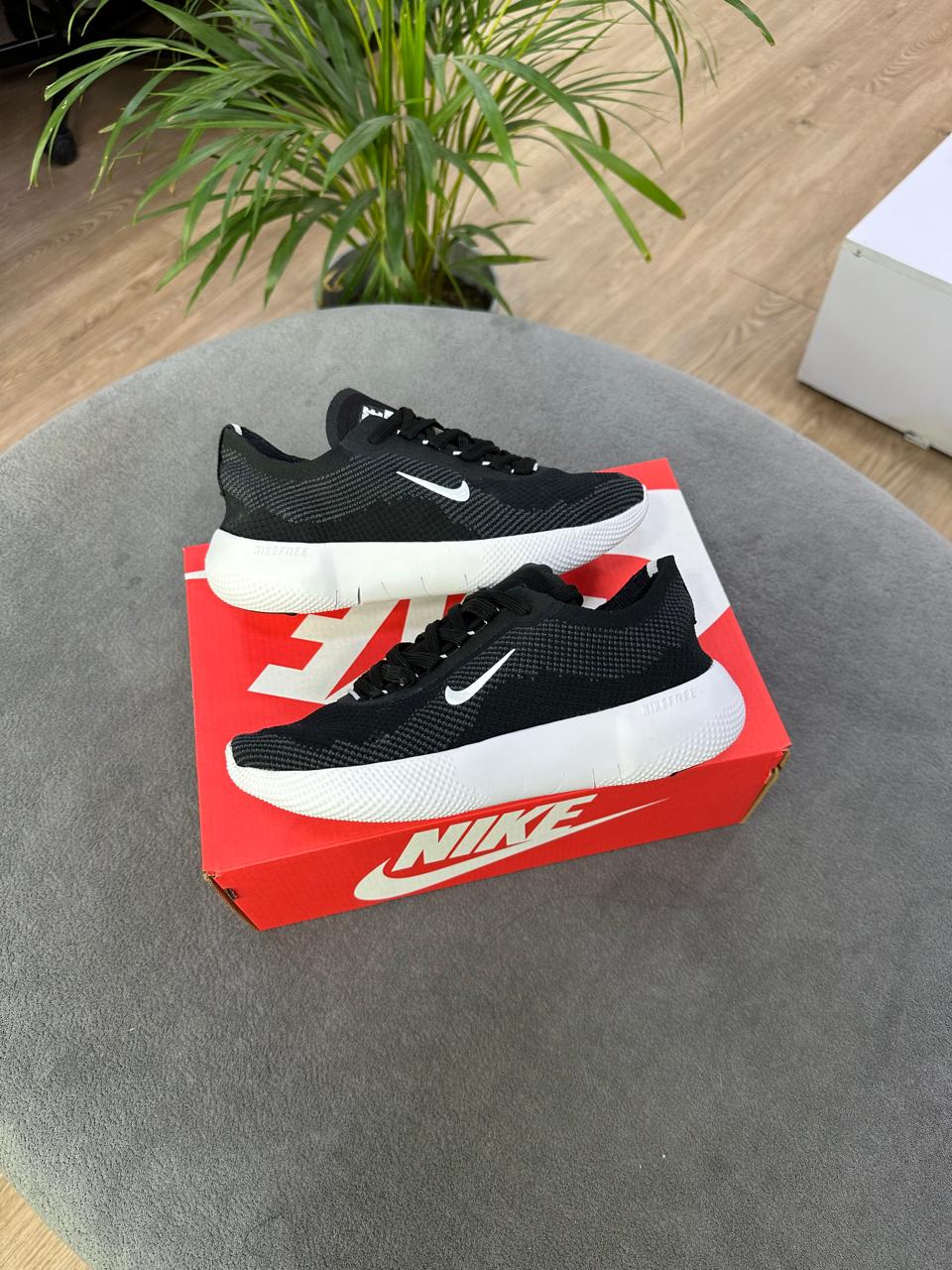 NIKE FREE