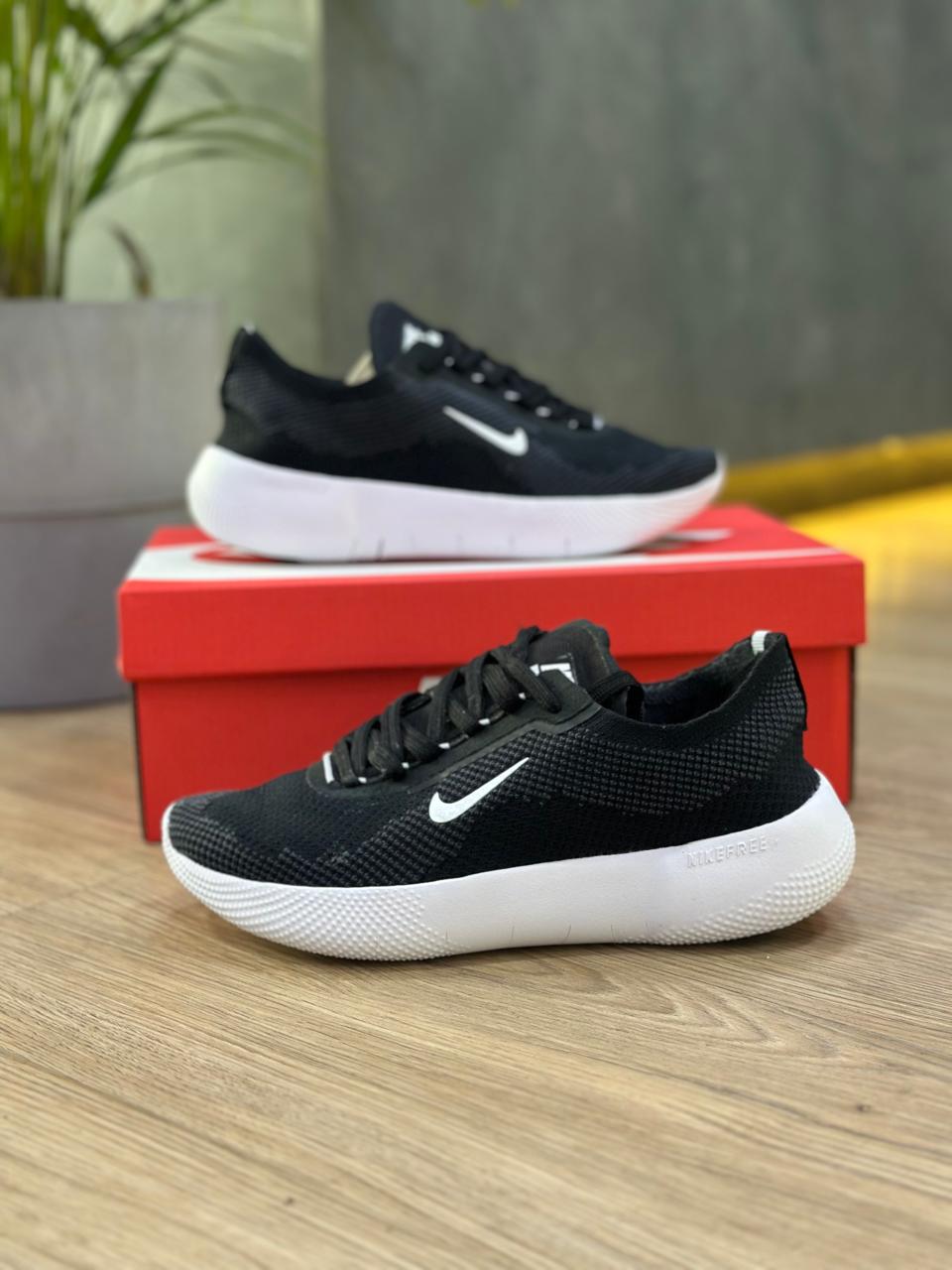 NIKE FREE